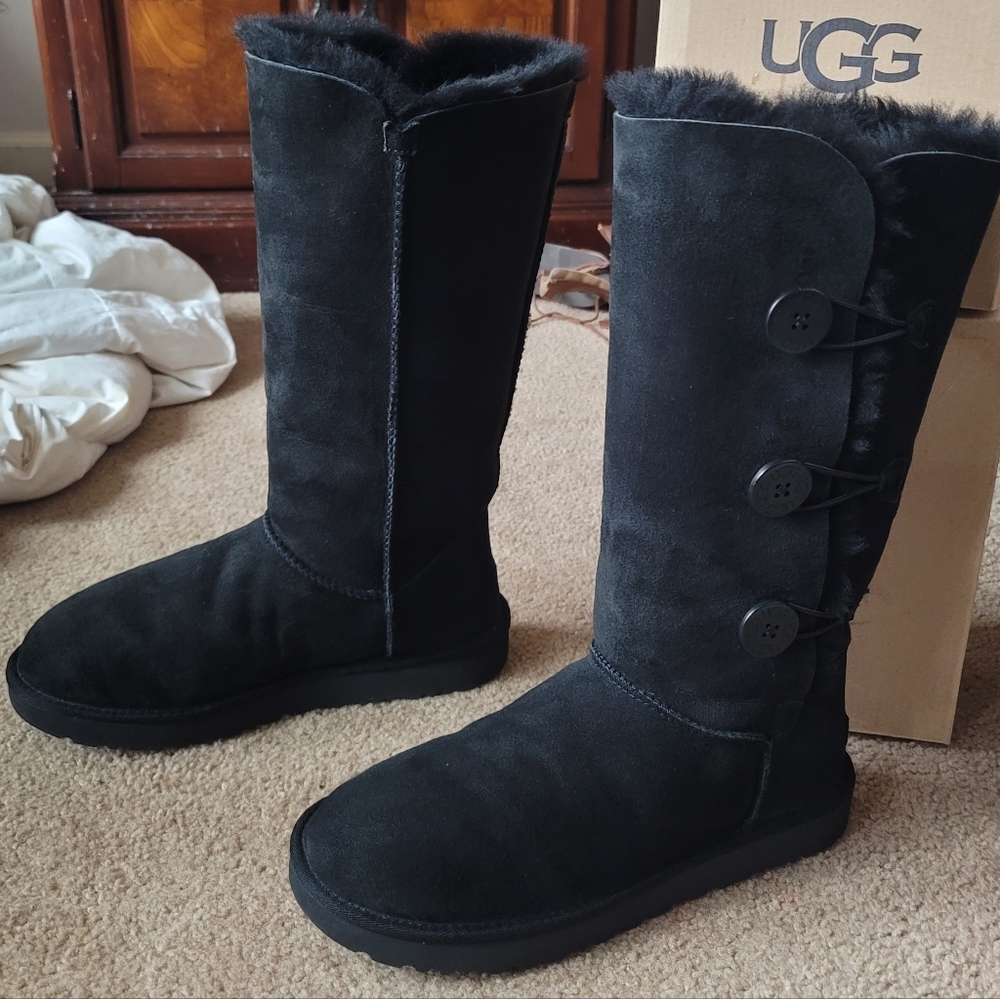 Uggs Triple Bailey Button Size 11 Brand New